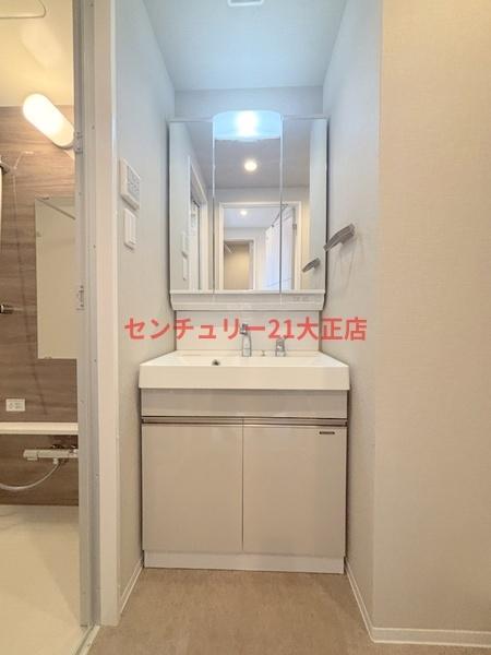 洗面設備　★三面鏡・シャンドレ付き★