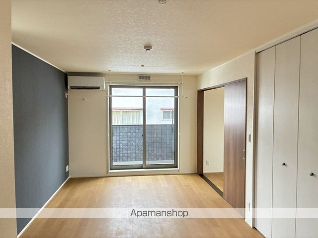 ＪＲ鹿児島本線 春日駅 徒歩14分 3階建 築1年の居間写真