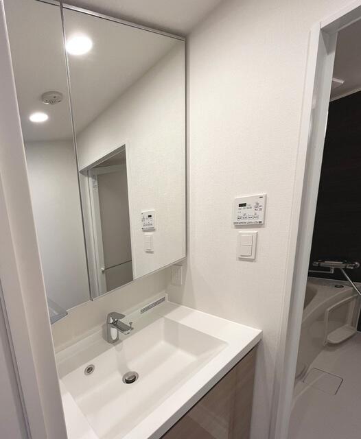 洗面設備　※写真は同タイプ住戸です。