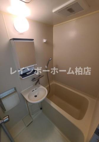 バス・シャワールーム　お風呂で日々の疲れを落としましょう
