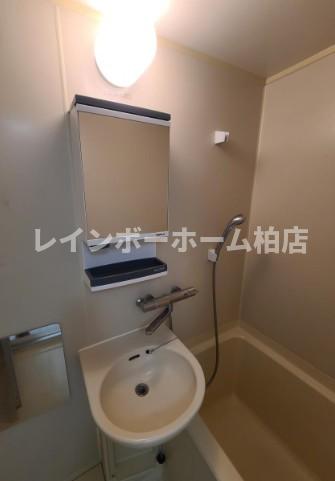 洗面設備　洗面台です