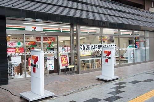 コンビニ　セブンイレブン 八王子八日町店（コンビニ）まで296m