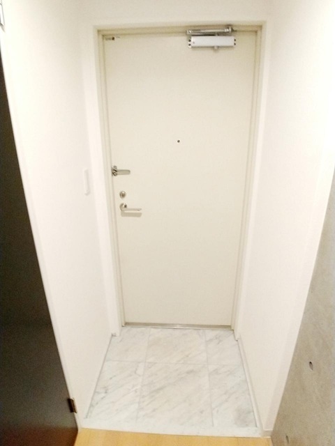 玄関　別部屋同仕様別部屋同仕様