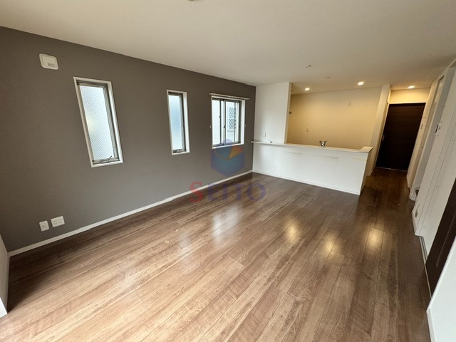 大黒町3丁目戸建ての居間写真