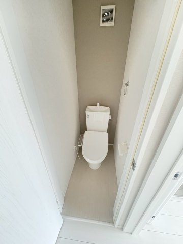 ＪＲ外房線 誉田駅 徒歩10分 2階建 築1年のトイレ写真