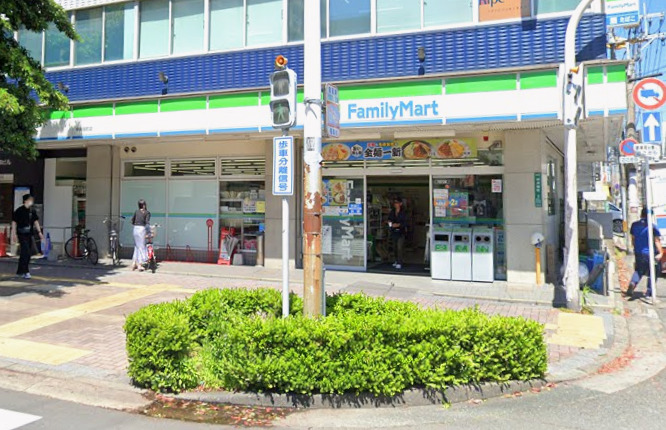 コンビニ　ファミリーマート 中呉服町店（コンビニ）まで298m