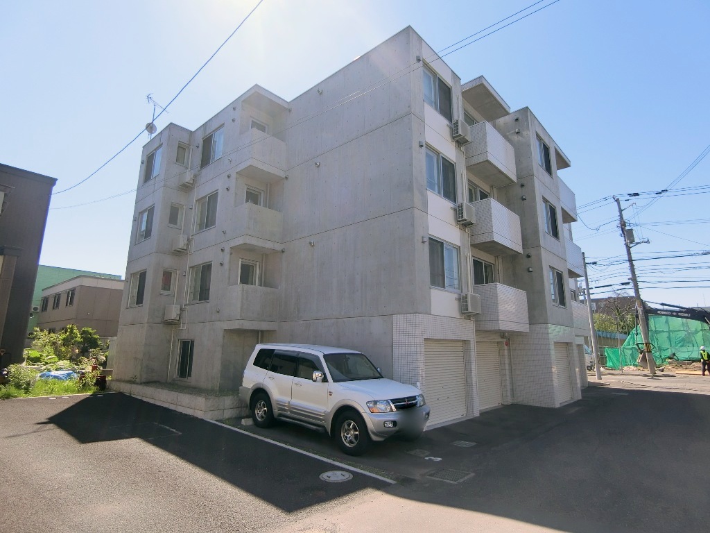 建物外観　☆オシャレな外観と内装でオススメのお部屋ですよ♪