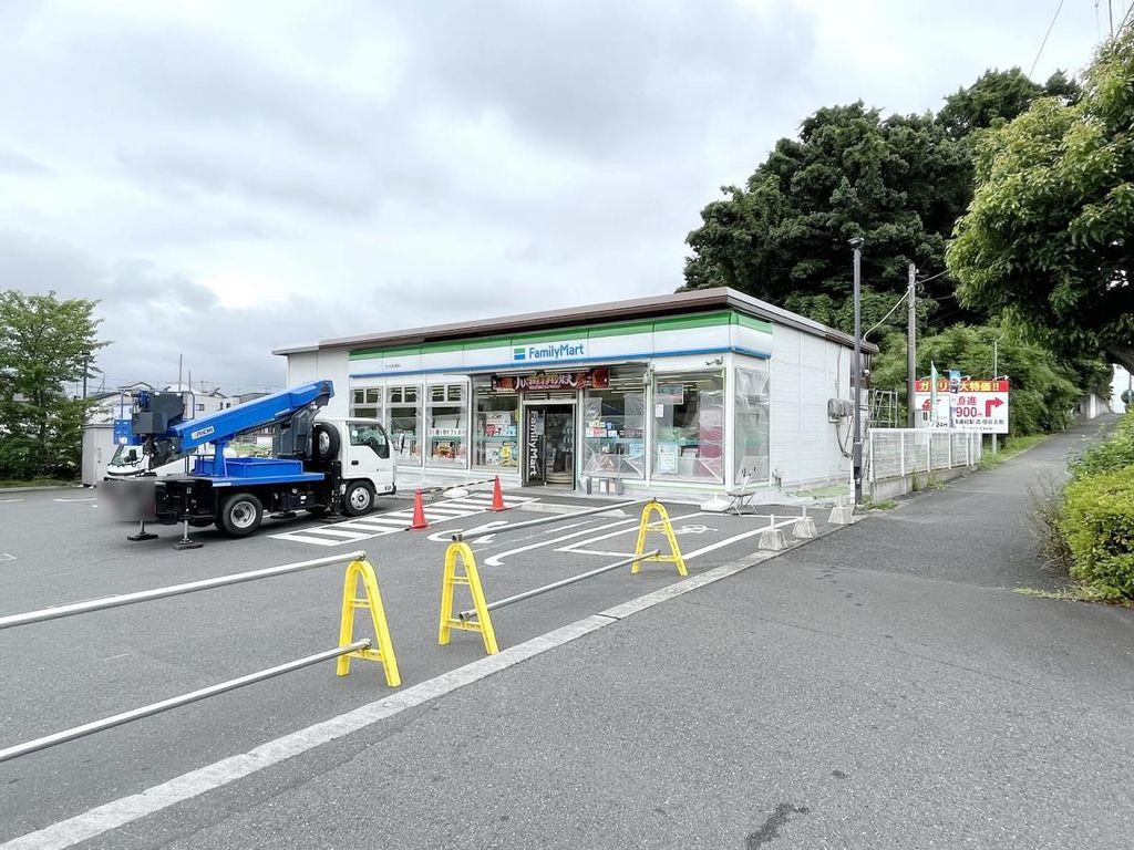 コンビニ　ファミリーマートさいたま中尾店（コンビニ）まで290m