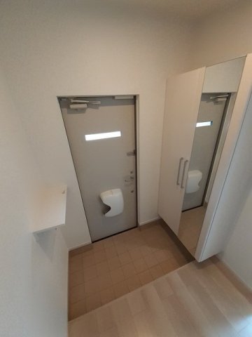 玄関　収納もある玄関です