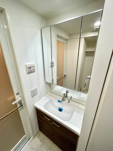 洗面設備　※別部屋の参考写真です。