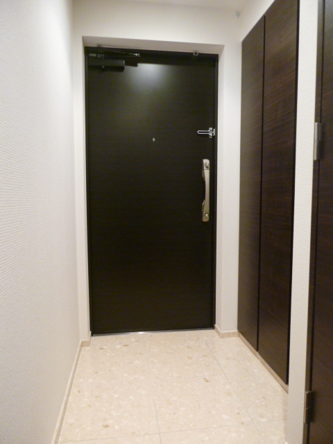 玄関　※別部屋の参考写真です。