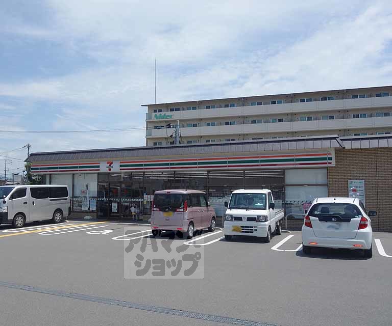 コンビニ　セブンイレブン京都久世店（コンビニ）まで300m
