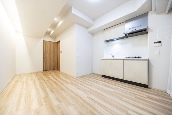 居室・リビング　奇数階・偶数階で色味が異なりますが、現状奇数階のカラータイプ