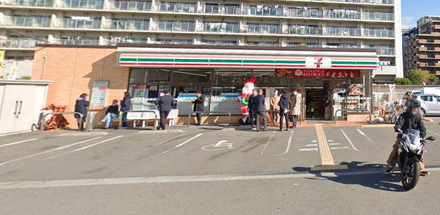 コンビニ　セブンイレブン 大阪三国本町3丁目店（コンビニ）まで901m
