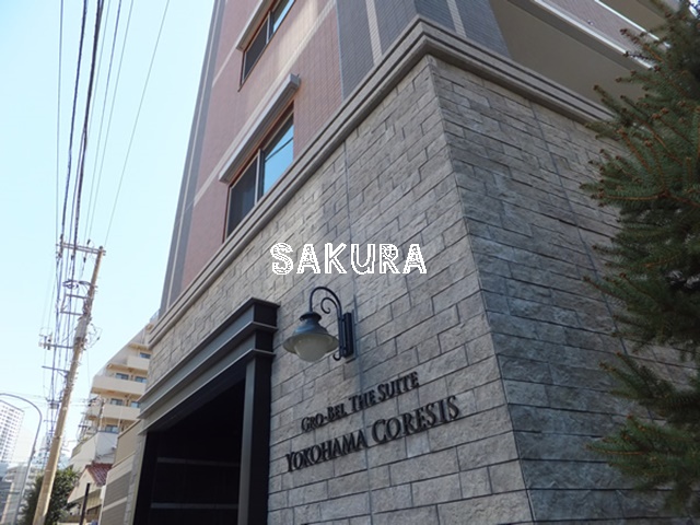 エントランス　重厚感のある建物デザイン♪