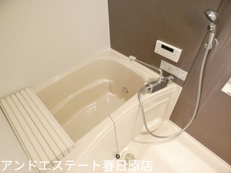バス・シャワールーム　追い焚き機能付きのお風呂です