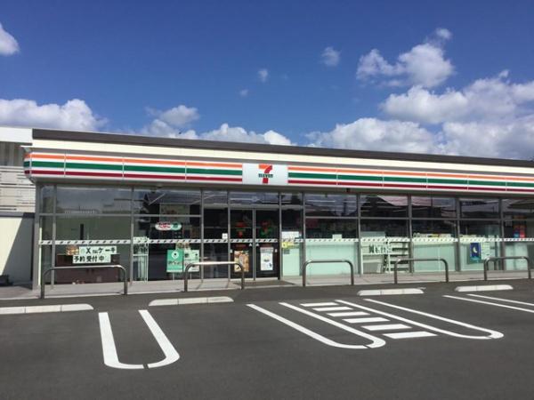 コンビニ　セブンイレブン松江南田町店（コンビニ）まで374m