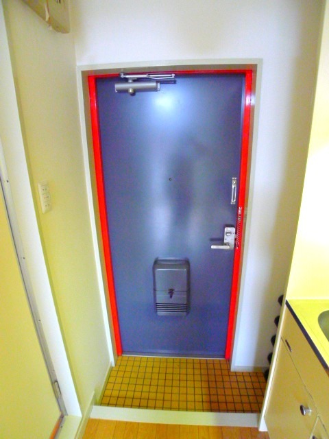 地下鉄鶴舞線 御器所駅 徒歩5分 6階建 築40年の玄関写真