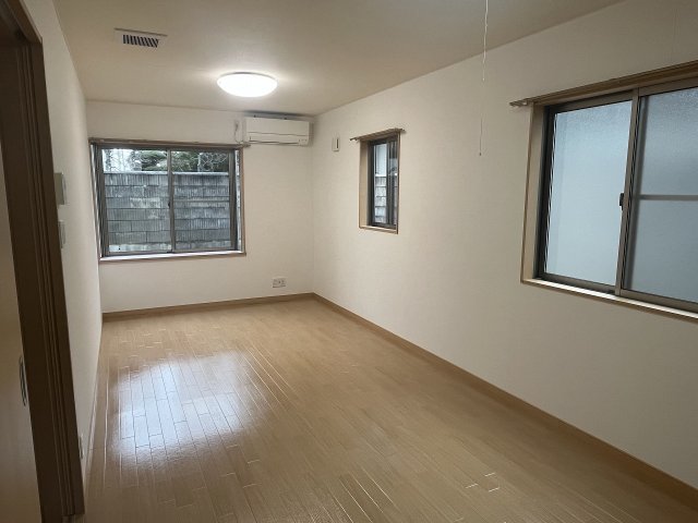 ＪＲ白新線 東新潟駅 徒歩12分 2階建 築20年の居間写真