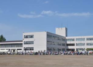 中学校　石狩市立花川中学校（中学校）まで799m