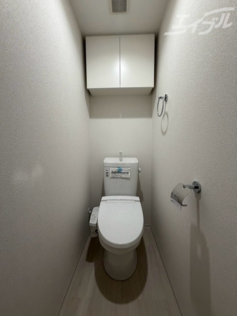 地下鉄御堂筋線 中津駅 徒歩12分 15階建 築1年のトイレ写真