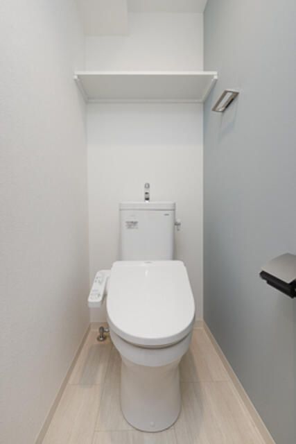 東急田園都市線 池尻大橋駅 徒歩3分 6階建 築5年のトイレ写真
