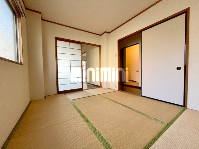 その他　玄関横の和室６帖です