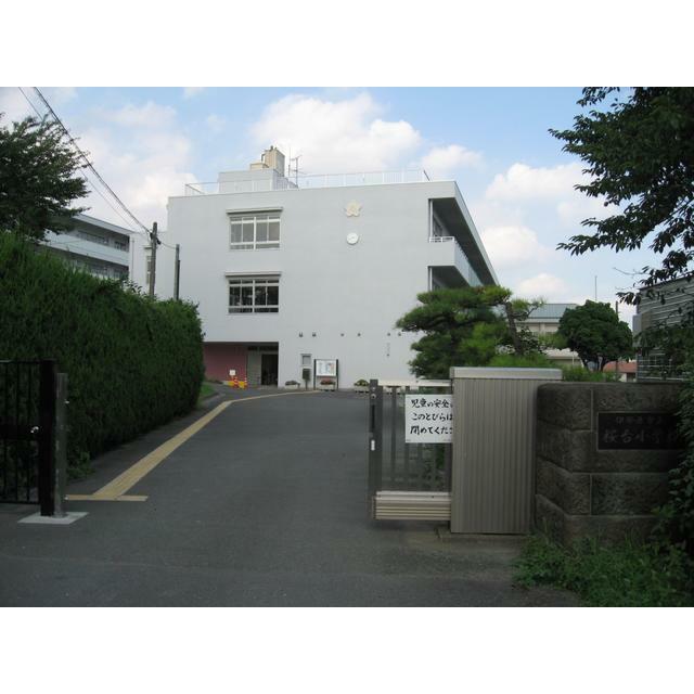 小学校　伊勢原市立桜台小学校（小学校）まで640m