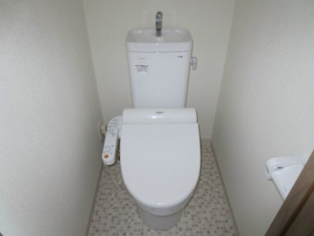 トイレ　プレサンス難波ヴィータ　温水洗浄便座
