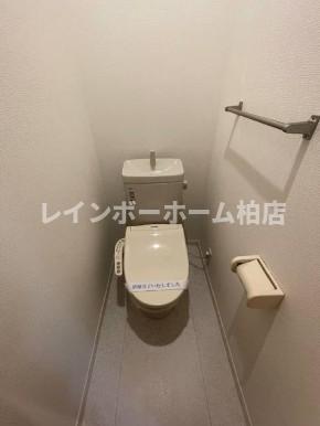 トイレ　温水洗浄便座です