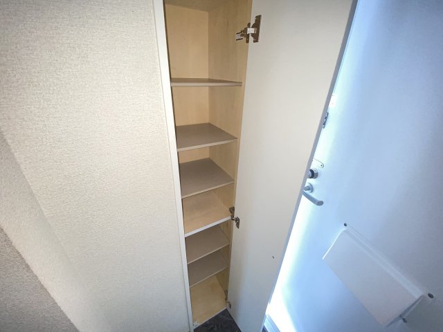 レオパレスユーカの玄関写真