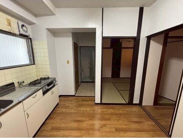地下鉄桜通線 久屋大通駅 徒歩4分 5階建 築52年の居間写真