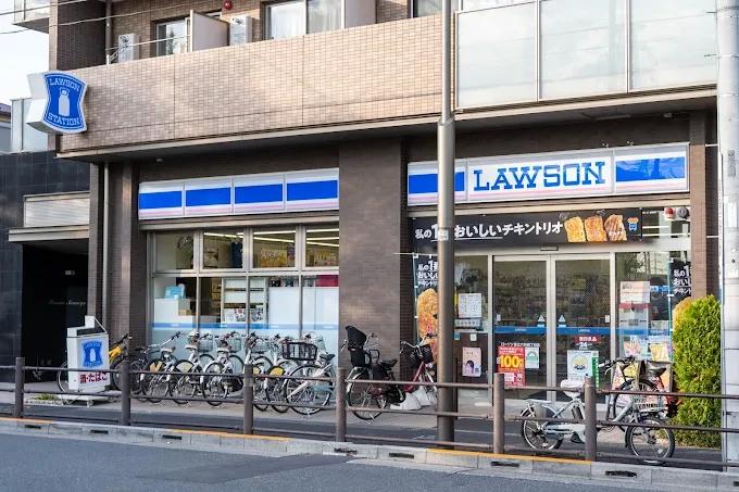コンビニ　ローソン 足立六町四丁目店（コンビニ）まで175m