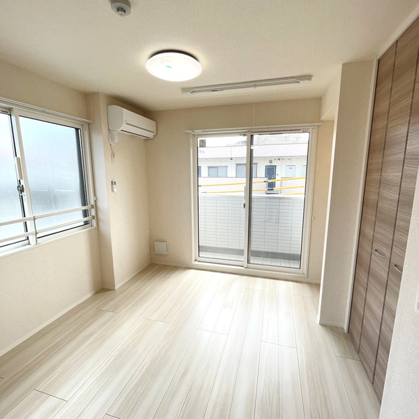 居室・リビング　開放感のあるゆったりとしたお部屋です♪