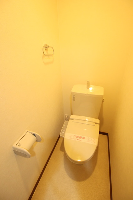 トイレ　嬉しい温水洗浄便座付き