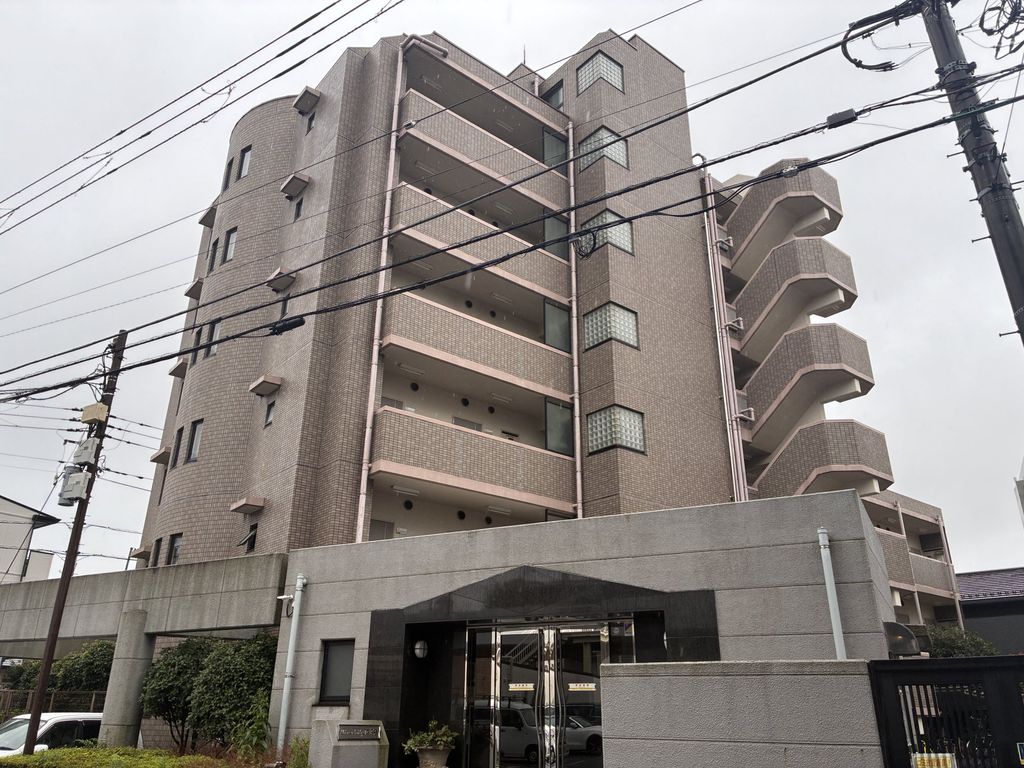 建物外観　外観はタイル張りの大型マンションです♪