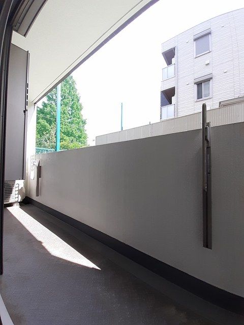バルコニー　バルコニーからの眺めを楽しみながら食事をしませんか