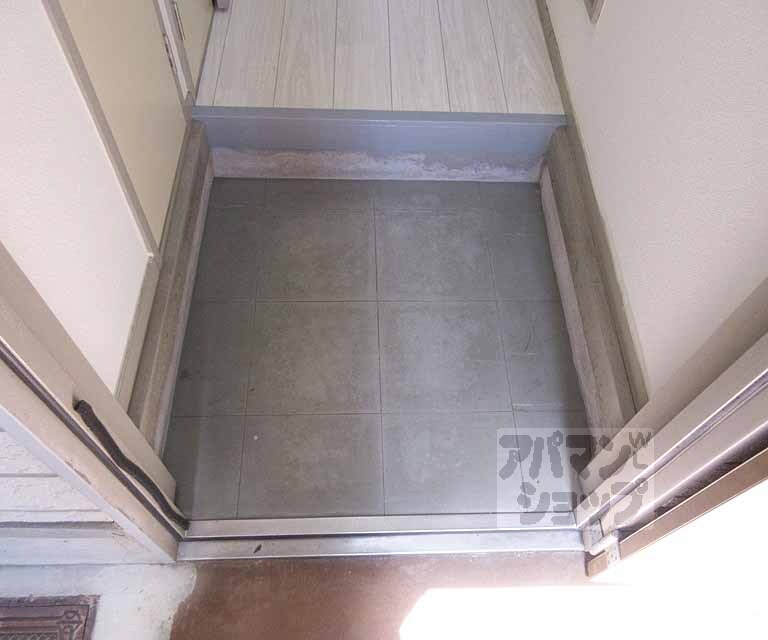 収納　シューズボックス付きの玄関です