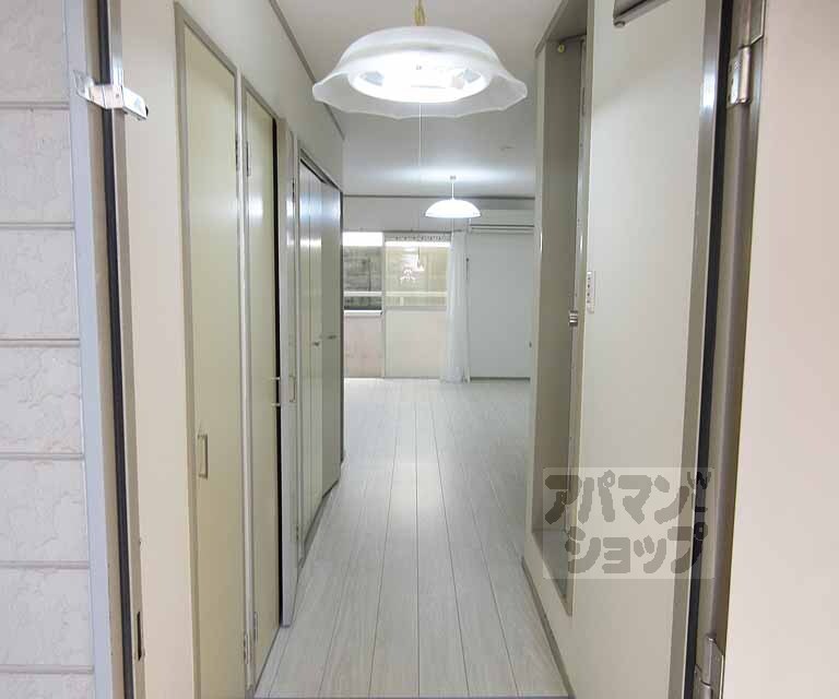 その他部屋・スペース　玄関から見たお部屋です