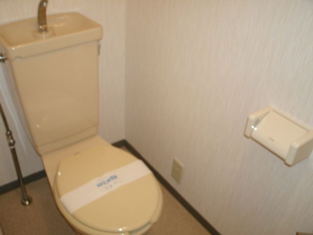 トイレ　別号室参考写真です