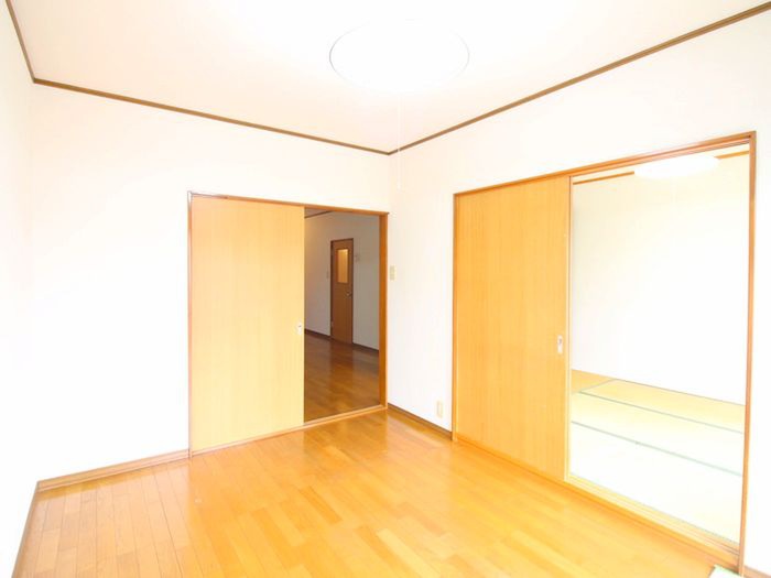 マルオカマンションの居間写真