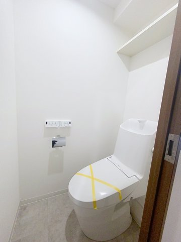 トイレ　落ち着いた色調のトイレです
