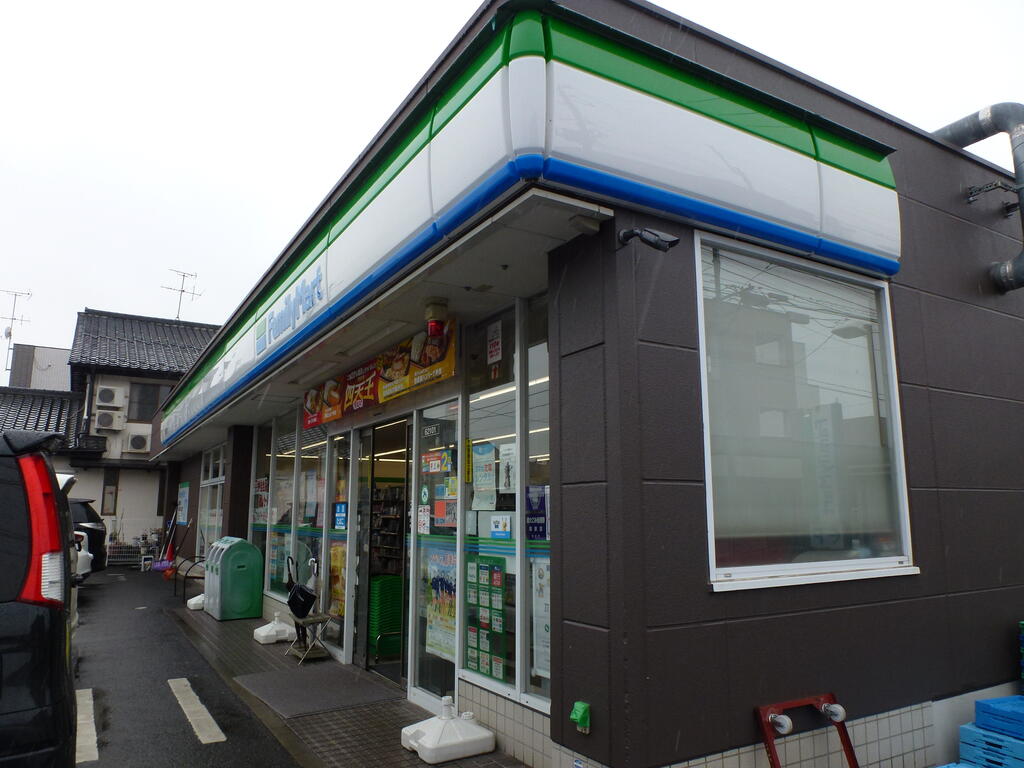 コンビニ　ファミリーマート泉七北田店（コンビニ）まで443m