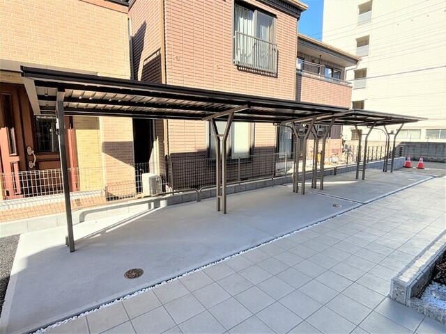 その他　屋根付き駐輪場