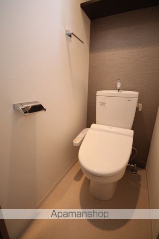 地下鉄御堂筋線 なんば駅 徒歩6分 15階建 築13年のトイレ写真