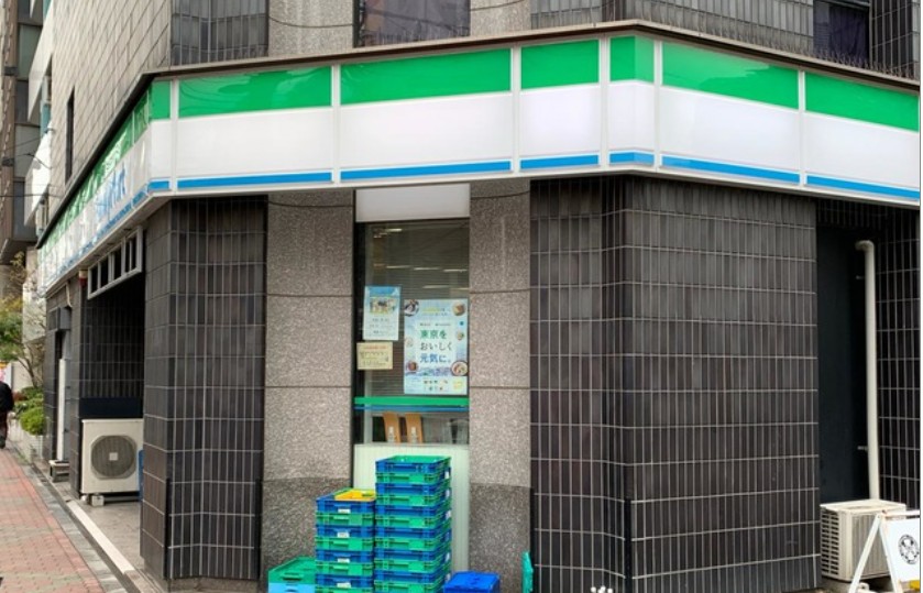 コンビニ　ファミリーマート台東三筋店（コンビニ）まで82m
