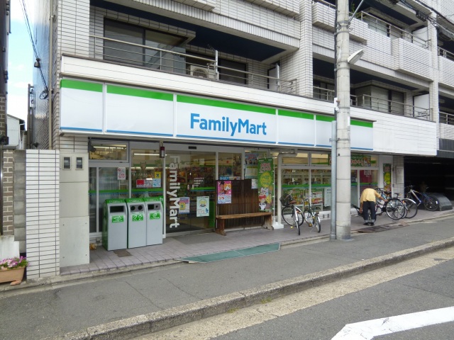 コンビニ　【徒歩3分】ファミリーマート長者亀屋町店（コンビニ）まで220m