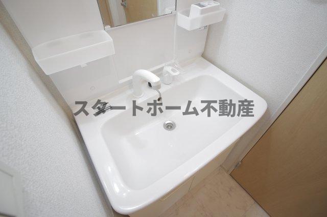 洗面設備　ゆったりとスペースのある洗面所