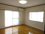 居室・リビング　8帖洋室、2階角部屋、2面採光で明るいお部屋です