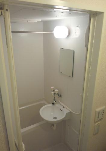 バス・シャワールーム　雨の日にも便利な浴室乾燥機付き